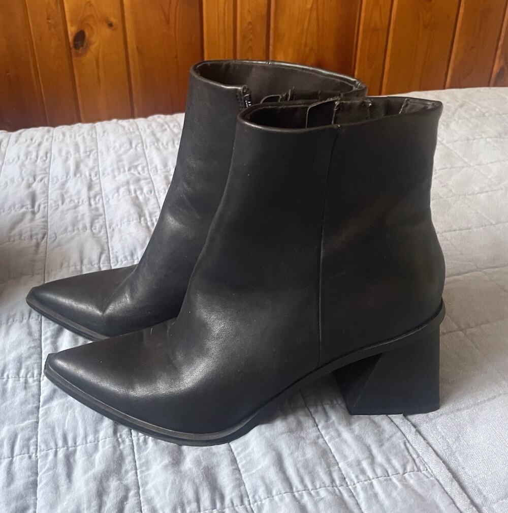 BP. Loren Pointed Toe Ankle Bootie Black Size 10